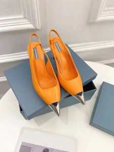 Wczesna wiosna wybieg Katwalk Buty damskie wydrążone i potknięte patentą skórzaną żelazną głową wysokie obcasy 7,5 cm imprezowe buty kulowe standardowe rozmiar 35-41