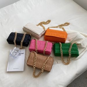 2022 Girls Chain Handväskor Populära mode veckade kvinna Små fyrkantiga väskor Textur Candy Lady Pu One Shoulder Bag F1421