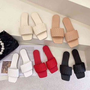 Sandals women wear new spring and summer net red super hot fashion square head half slippers word woven