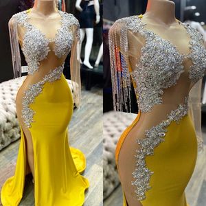 2022 Żółte sukienki balowe syrena jedno ramię długie rękawy Aplikacje z koraliki Slit Seksowną długą suknię balową sukienki wieczorowe szat de soiree b0426