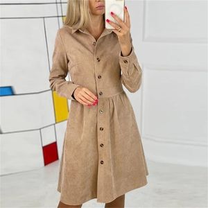 Camicie monopetto a maniche lunghe in velluto a coste caldo vintage Abito da donna Autunno elegante Abito da festa allentato con scollo a V Abito ampio a trapezio 220317