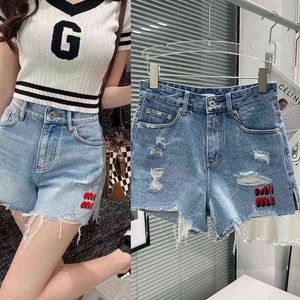 Frühling und Sommer, rote Handtuch-Stickerei, abgenutzte offene Kante, hohe Taille, Damen-Jeansshorts