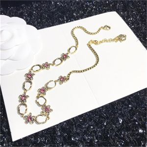 Elegante rosa Blumen-Anhänger-Halsketten, dünne Kette, Kreis verbundene Halskette, vielseitige Damen-Halskette mit mehreren Elementen