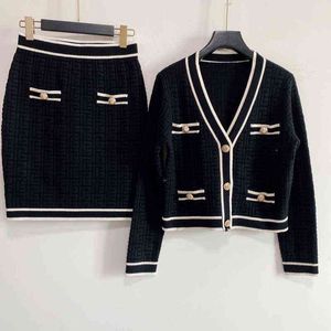 2022 Letnie sukienki swobodne Sweter Swir Dwa kawałki spódnica krótkie rękawy dzianiny luksusowe designerskie ubrania noszenie ubrania na drutach