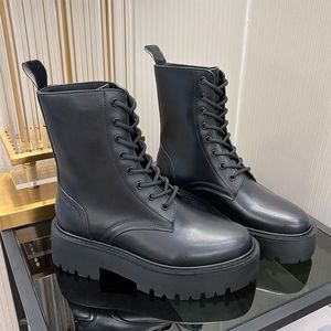 Box Desert Women Boots Fashion Buckle Buckle Laced Up Boot에서 반짝이는 Bull Lace-Up Knight 디자이너 부츠 짧은 Martin Boots 5.5cm 플랫폼 신발 No397