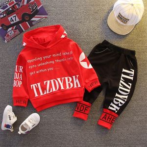 Jesień ubrania dziecięce dzieci chłopcy listy sportowe bluzy bluzy spodnie 2pcs/setki maluch aktywne odzież niemowlę dzieci dres 220523