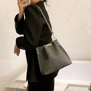 C1女性バッグシンプルなPUフロストハンドバッグ汎用バケットバッグ付きシングルショルダーバッグ4色19*22*21*13cm BB87