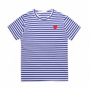 Play Mens Fashion Thirt Designer Red Heart Cdg Shirt Women Shirts Quanlity Commer des des Des Tshirts Cotton ricamo a maniche corte Sump Summer Tee High Wholesale