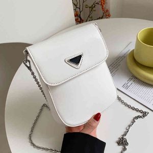 2022 Frühlingsmode koreanische Version einzelner Schulter-Messenger-Damen umgekehrtes Dreieck-Label-Handy einfache Kettentasche