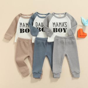 Kläder sätter 0-24m spädbarn baby pojkar kläder 2 st mamma pojke brev lång ärm pullover toppar elastiska byxor 3 färger klädande