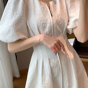 夏の女性ファッションエレガントな白いカジュアルなソリッドドレスオフィスレディー女性Aライン服ベストディオ22​​0613