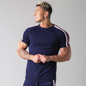 ジムフィットネスシャツの男性ランニングスポーツスキニーTシャツ半袖コットンティートップサマー男性ボディービルトレーニングトレーニングアパレル220614