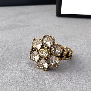 Glänzender Kristall-Blumen-Ring, doppelter Buchstabe, Designer-offene Ringe, Damen-Diamant-Strass-Schmuck im Großhandel