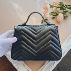 Torby projektant Classic Wave Crossbody Bag miękki skórzany łańcuch metalowy litera ręka ręka