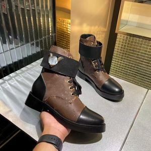 Wholesale sew flower appliques for sale - Group buy 2022 luxury designer Leather Women boots Martin Desert Boot flamingos Love arrow medal real leathers coarse Winter designers shoes with box size