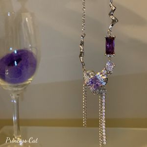 La collana originale con catena d'amore in metallo pieghettato con zirconi viola y2k cattura il dio delle fate mayfly nella polvere