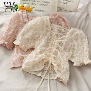 Kvinnors Blusar Yornmona Koreanska insatser Transparent Ladies Crop Top Blouse 2022 Chic V Neck Ruched Lace Shirt Short