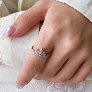 Fedi nuziali Scintillanti gioielli di lusso Anelli in vero argento sterling 925 con corona taglio bianco 5A Cubic Zirconia diamante per le donne Anello di fidanzamento Regalo amico con scatola misura 6-9