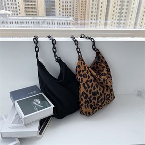 Autumn Winter Corduroy Shoulder Bags Retro Leopard Mönster Handväska Tjocka kedjepåsar Kvinna Daglig varm mjuk crossbody 220812