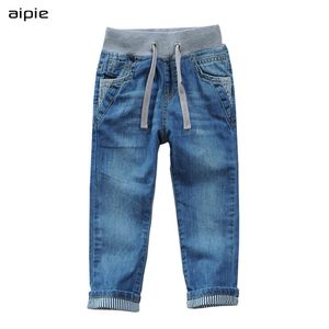 Jeans de primavera/verão Jeans Classic Solid Color Straight Boys calças de jeans por 2-14 anos crianças waer lj201127