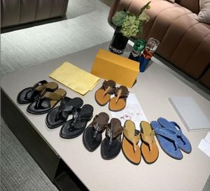 2022 Moda Czarne Miękkie Skórzane Kapcie Kobiety Mężczyźni Sandały Mules Pszczoły Summer Slosy Slippery Slipper Sandals Szeroki T-Bar Casual Beach Slip sandały z pudełkiem 35-46