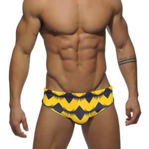 Moda de banho feminina y67 Sexy amarelo impressão baixa cintura masculina tight swimming shamming shorts piscina piscina tronco de banho biquínis