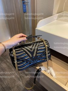 WAVE CHAIN BAG PM fashionable Shoulder Bags colorful logo Quilted Leather Deep-black Noir Flap M51498 Luxurys designers Cross Body Bag