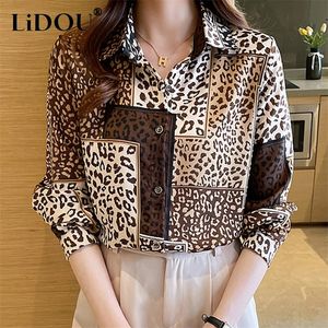 Spring Lopard Patchwork Print Satynowa koszula Kobiety w stylu koreańsko polo szyi długie rękawowe bluzki eleganckie mody swobodny 220725