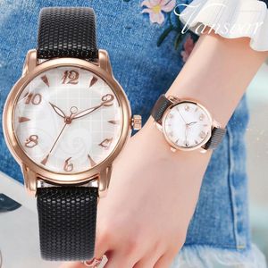Armbandsur 2022 Style Fashion Women's Luxury Leather Band Analog Quartz armbandsur Golden Ladies Watch Women Dress Black Clock