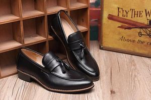 Designer-Men-Kleiderschuhe Männer weben schwarze Designer Männer Business Schuhe Quasten Homecoming Bräutigam Schuhe US-Größe: 6-12 549