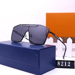 Tasarımcı Güneş Gözlüğü Kadın Gözlükler Açık Gölgeler PC Çerçevesi Moda Klasik Lady Güneş Gözlükleri Kadınlar İçin Aynalar Lüks Güneş Gözlükleri Goggle Plajı Kutu 7 Renkleri