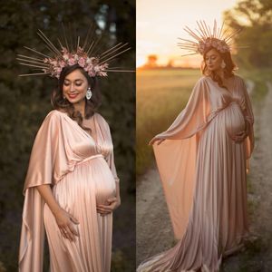 女性のためのサテンシルクプロムドレスエレガントな妊娠マタニティフォトショートドレスとケープの高品質のベビーシャワーガウン