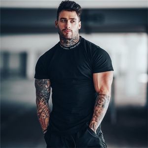 Sommar Casual T-shirt Men Kortärmad Bomull T-shirt Casual Slim T Shirt Male Fitness Round Neck Workout Tee Toppar Kläder 220407