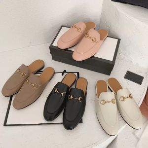 2022 Designer Princetown Tofflor i äkta läder Mules Dam Loafers Metallkedja Bekväm Casual Sko Spets Sammet Slipper Box