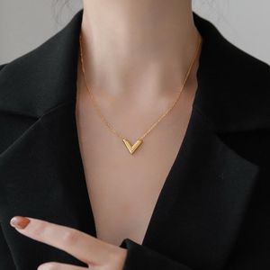 Pendant Necklaces RUO Fashion Never Fade Gold Plated Letter V Shape Necklace European Woman Jewelry Titanium Stainless Steel AccessoryPendan