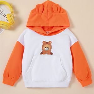 Baby färg block björn tryck 3d ear design känguroo pocket hoodie hon