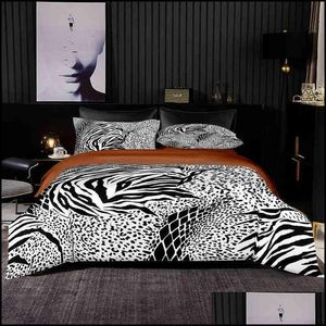 Abstrakt stil duvet är 200x200 med kuddecase240x220 Quilt Erblack och vit Leopardmönster Sängkläder Setbed Sheet Set Drop Leverans 202