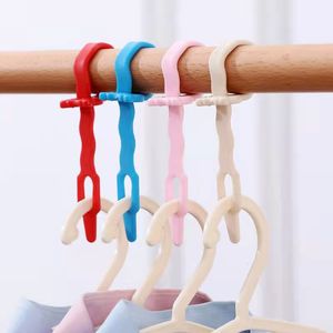 Outdoor Hanger Windproof Buckle Silicone Windproof Hook Lengthened Drying Rack Fixed Non-slip Lock Cartoon Hanger-Buckle