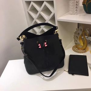Global Limited Fashion luxury designer Bucket bag It can be customized wholesale men and women Top quality high-capacity handbag 889