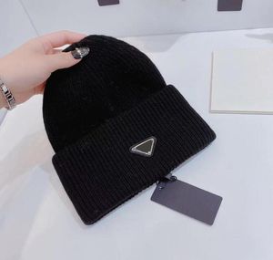 Berretto invernale lavorato a maglia con stampa classica per berretti Beanie/teschio lettere uomo donna cappelli di lana moda triangolo invertito unisex caldo berretto con teschio Cas