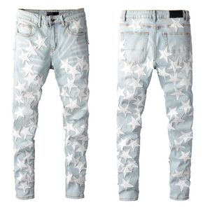 Jeans masculino para homens Calça skinny rasgada no joelho com remendos de estrela vestindo jeans de motociclista elástico motocicleta ajuste masculino na moda zíper longo reto com furo azul claro