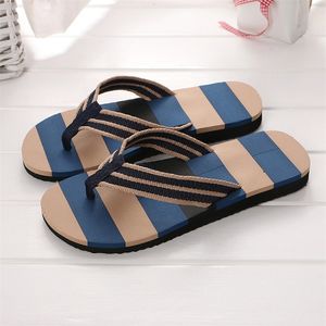 Tofflor män sommarskor blandade färger sandaler manliga tofflor inomhus eller utomhus flip flops inomhusskor zapatos de hombre 220628