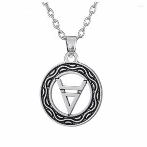 Подвесные ожерелья 10 шт. Простой треугольный символ кольца талисман заинтересованное ожерелье мужчины ирландский узел викинго