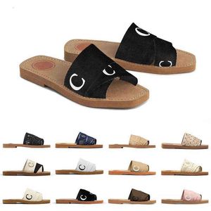 Kvinnors sandaler Flats Woody Flat Mule Sandal Grove Brown Calfskin Slides Canvas Slip-On Slipper Soft Tan Print broderad gummibotten