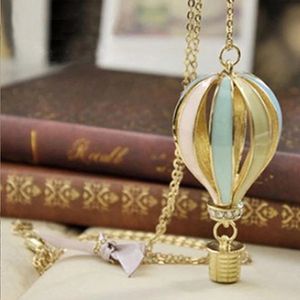 2022 Fashion Colorful Hot Air Fire Balloon Pendant Long Necklace Charms tröja kedja pandent gyllene kedja stilig smycken charm inventering grossist