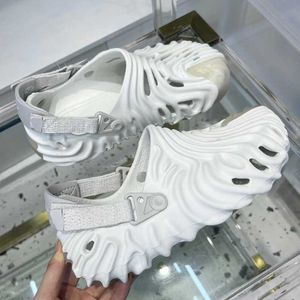 Sandals Capsule Shoes Mens Womens Personality Trend Fingerprint Design Upper Bump Texture Fashion Summer Playing Beach Shoes Rear Strap Removable Men and Women