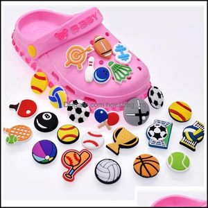 Parti di scarpe Accessori Scarpe 100 Pz / lotto Palline Foootball Charms Decorazioni Pallacanestro Cartone animato Pvc Croc Jibiz Fibbia Ragazzi Bambini Regalo per feste