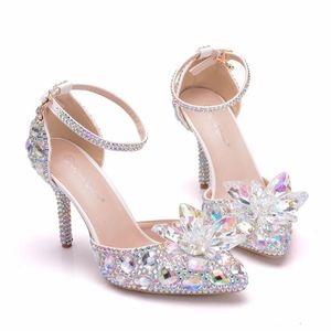 Crystal Queen Scarpe da sposa europee Sandali da donna bianchi con punta a spillo Décolleté da sposa con tacco alto 220516