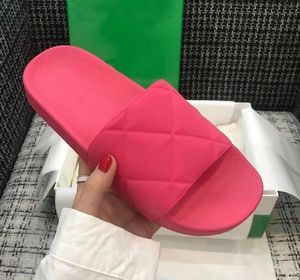 2022 Klassische Sandalen Designer Sommer Herren- und Damenhausschuhe Mode einfarbig bedrucktes Leder Freizeit Strand Home Wanderschuhe