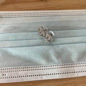 Cartas de moda coreana Designer Brincos de luxo Crystal prateado geométrico famosos famosos anéis de ouvido jóias de festa de casamento